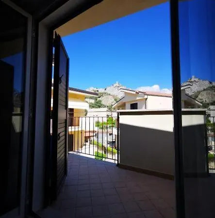 Casa Via Alvaro